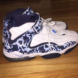 FLASH SALE!!!! Nike’s (Size 11) Men’s